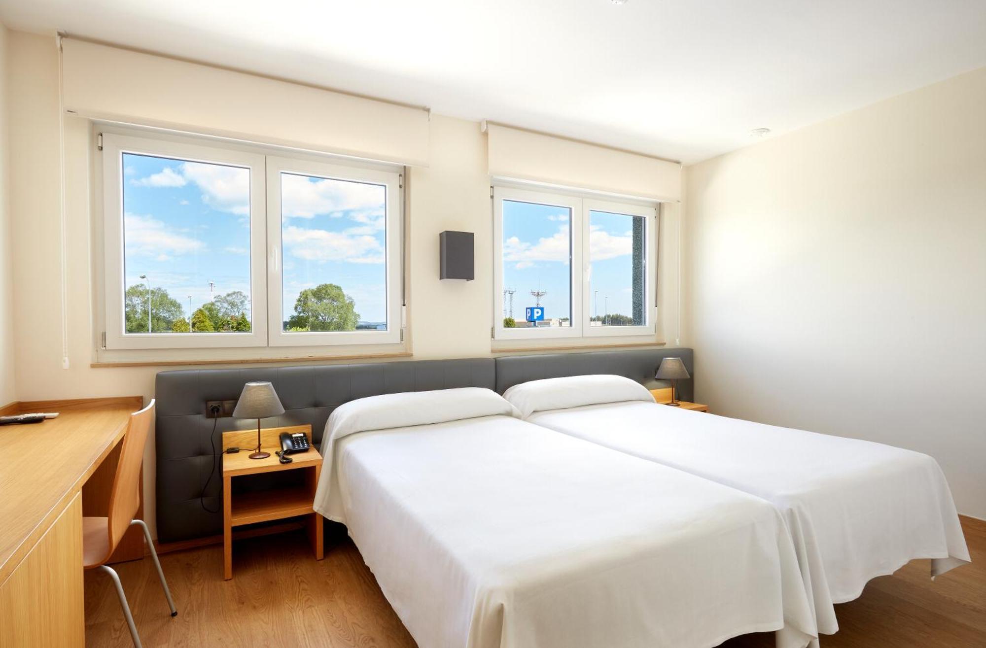 Hotel Arias Aeropuerto Santiago Del Monte 외부 사진