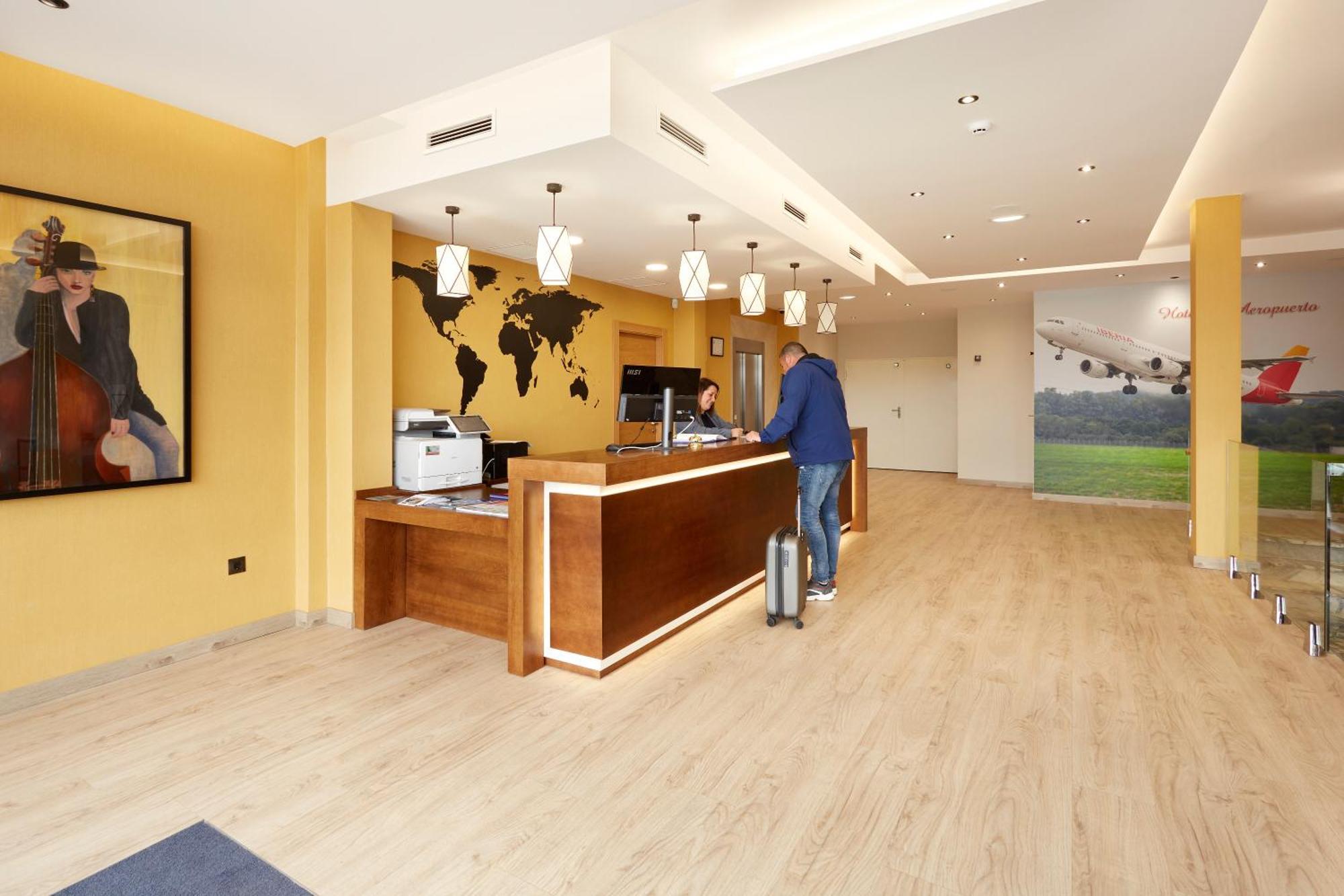 Hotel Arias Aeropuerto Santiago Del Monte 외부 사진