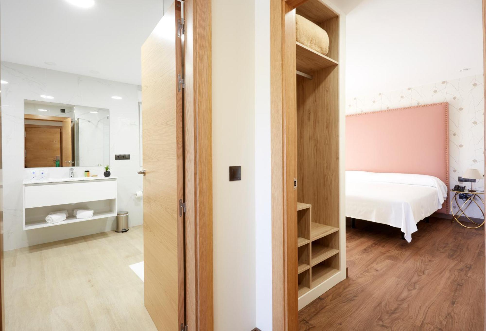 Hotel Arias Aeropuerto Santiago Del Monte 외부 사진