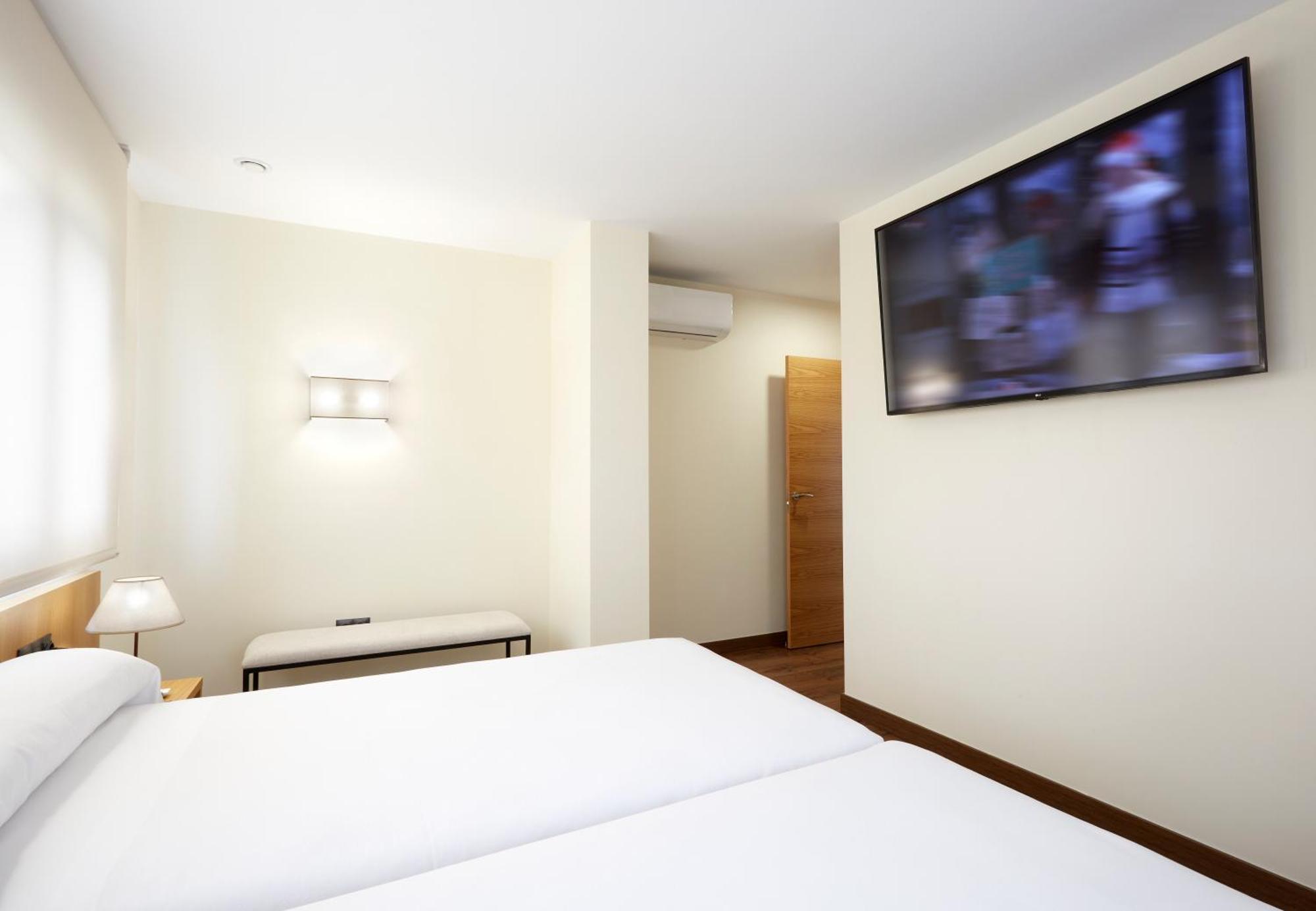 Hotel Arias Aeropuerto Santiago Del Monte 외부 사진