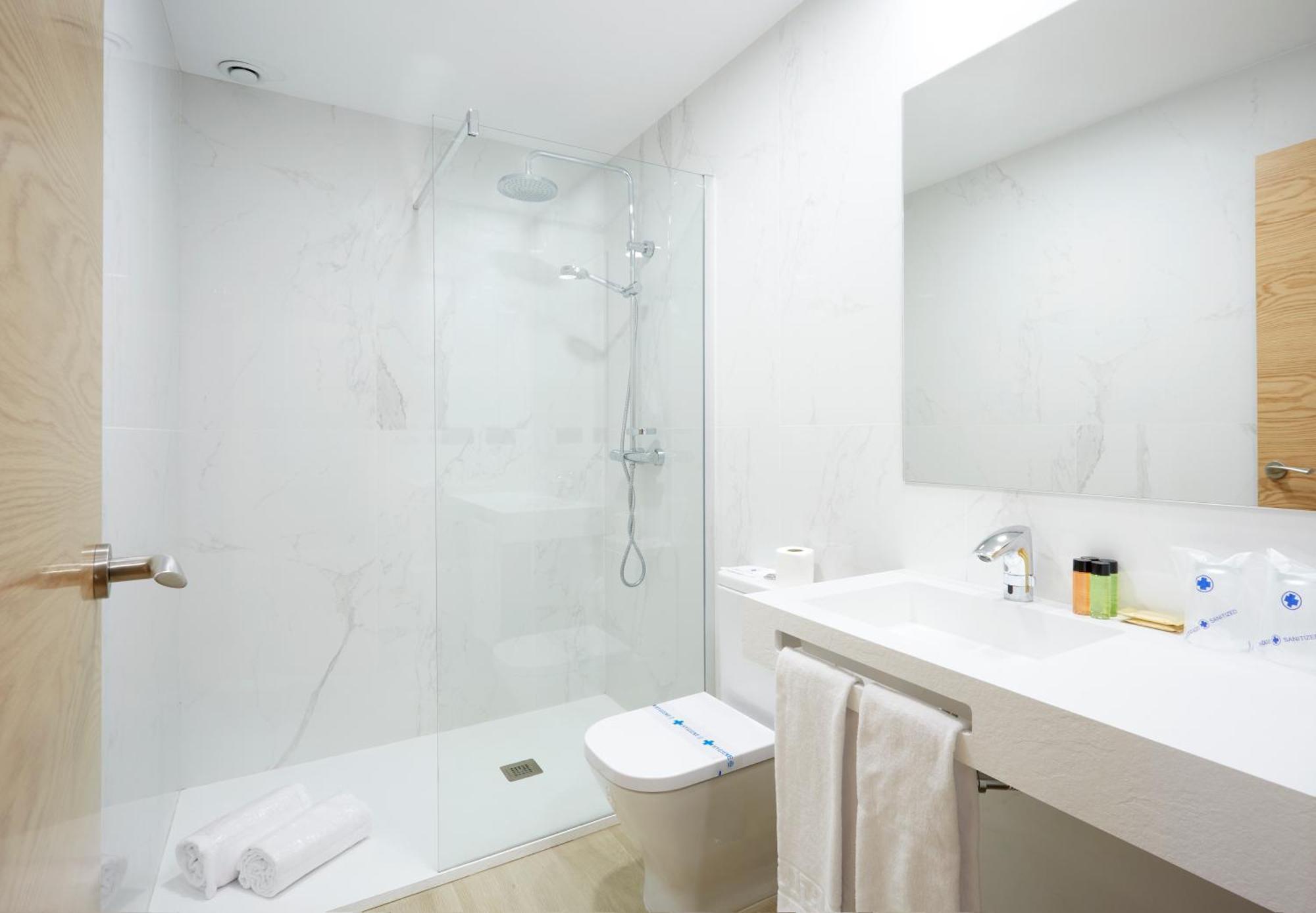 Hotel Arias Aeropuerto Santiago Del Monte 외부 사진