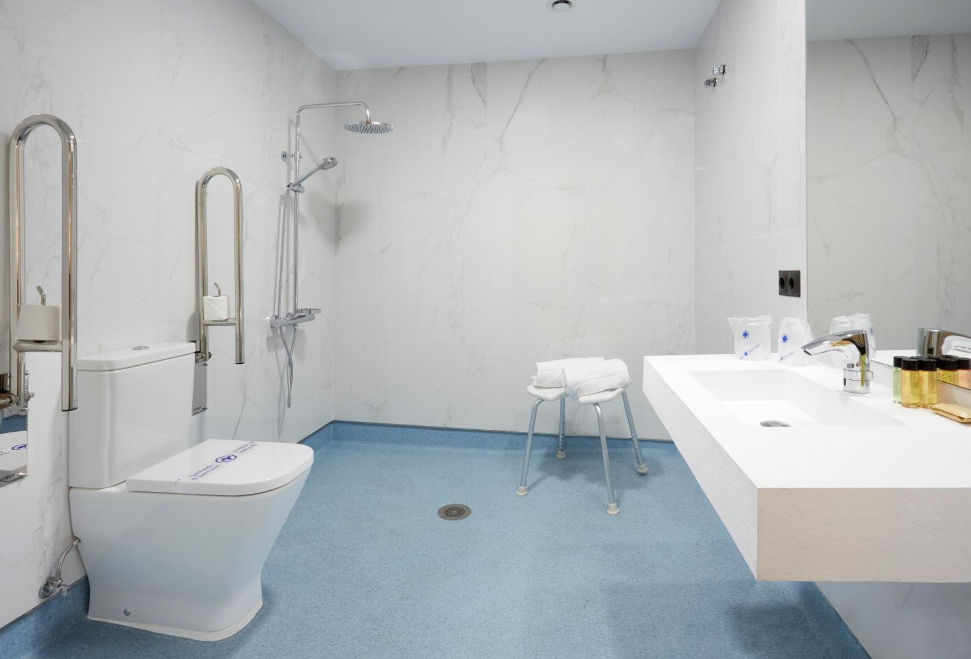 Hotel Arias Aeropuerto Santiago Del Monte 외부 사진