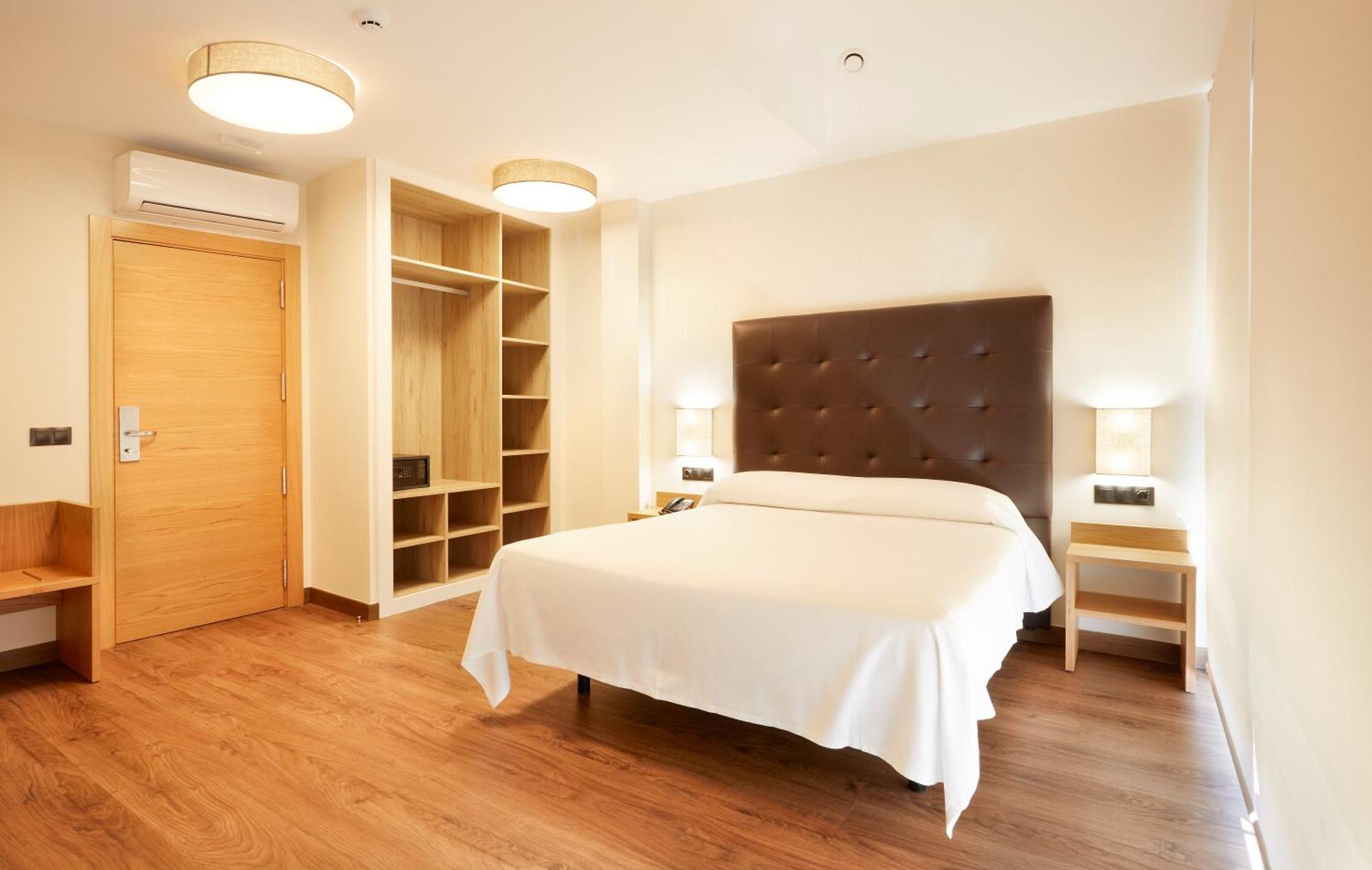 Hotel Arias Aeropuerto Santiago Del Monte 외부 사진